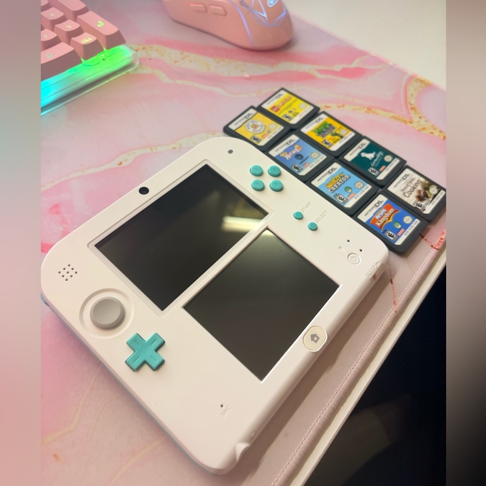 Nintendo 2DS White and Teal Handheld Console - Sea green exclusive